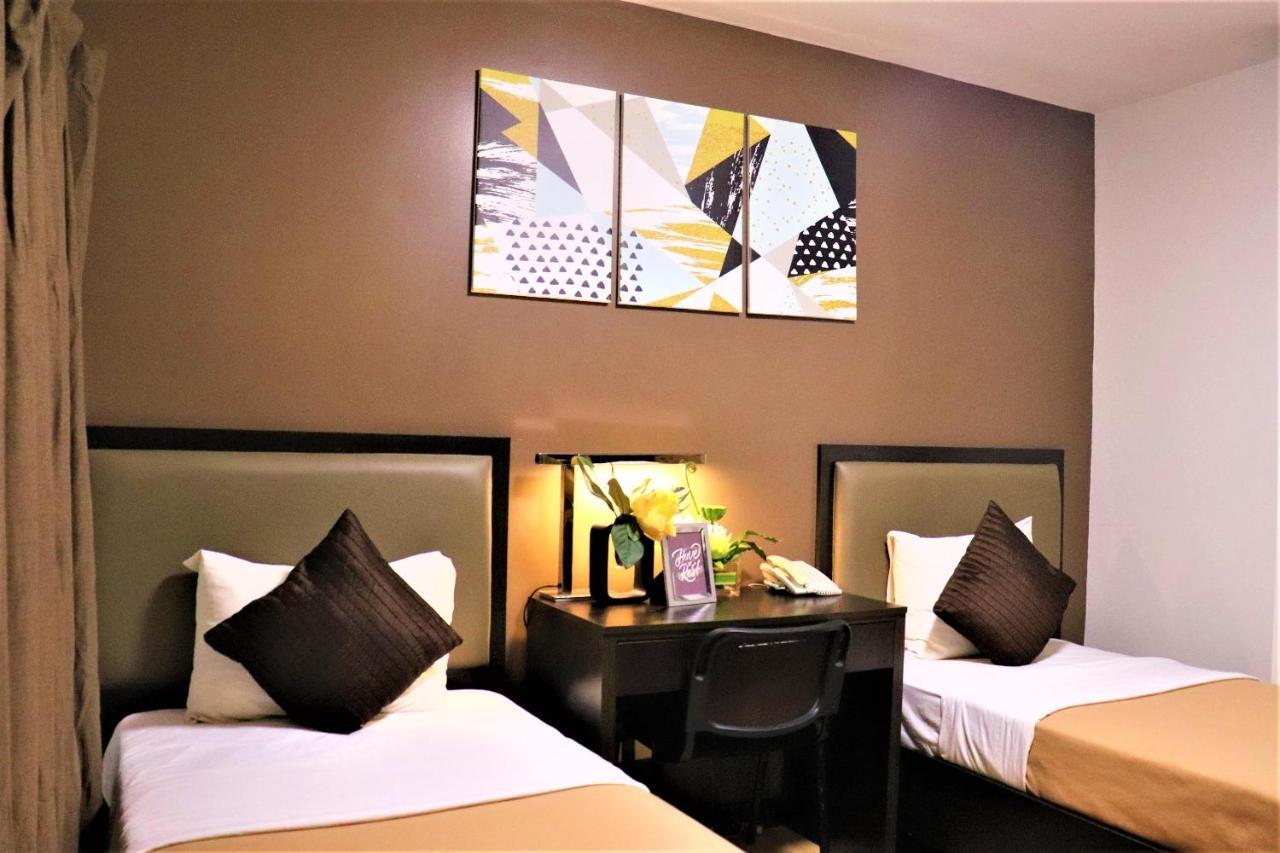 The Studio 18 Residences Manila Esterno foto