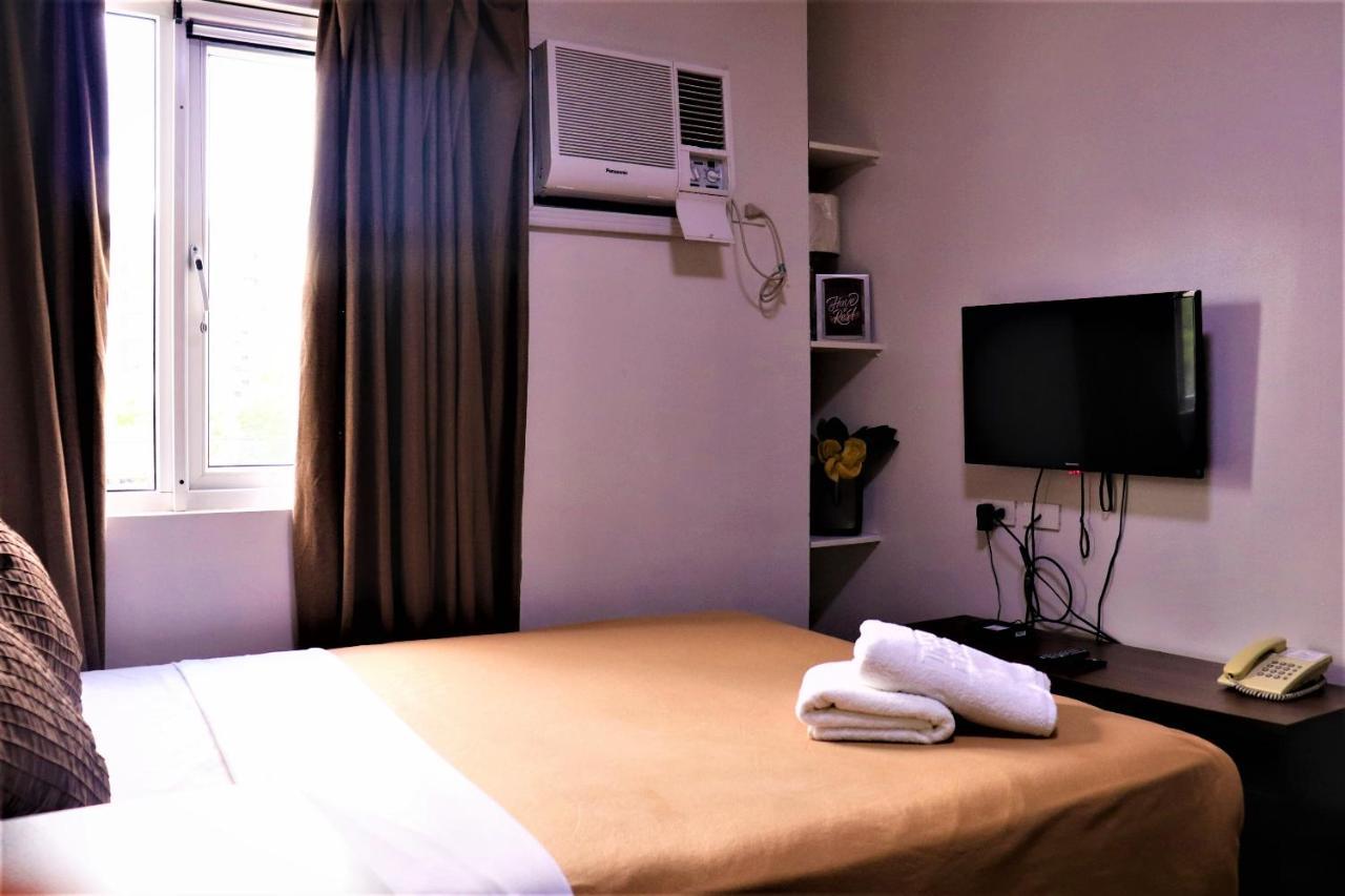 The Studio 18 Residences Manila Esterno foto