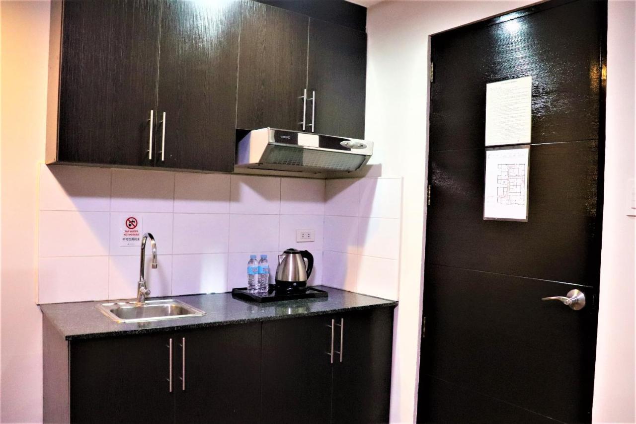 The Studio 18 Residences Manila Esterno foto