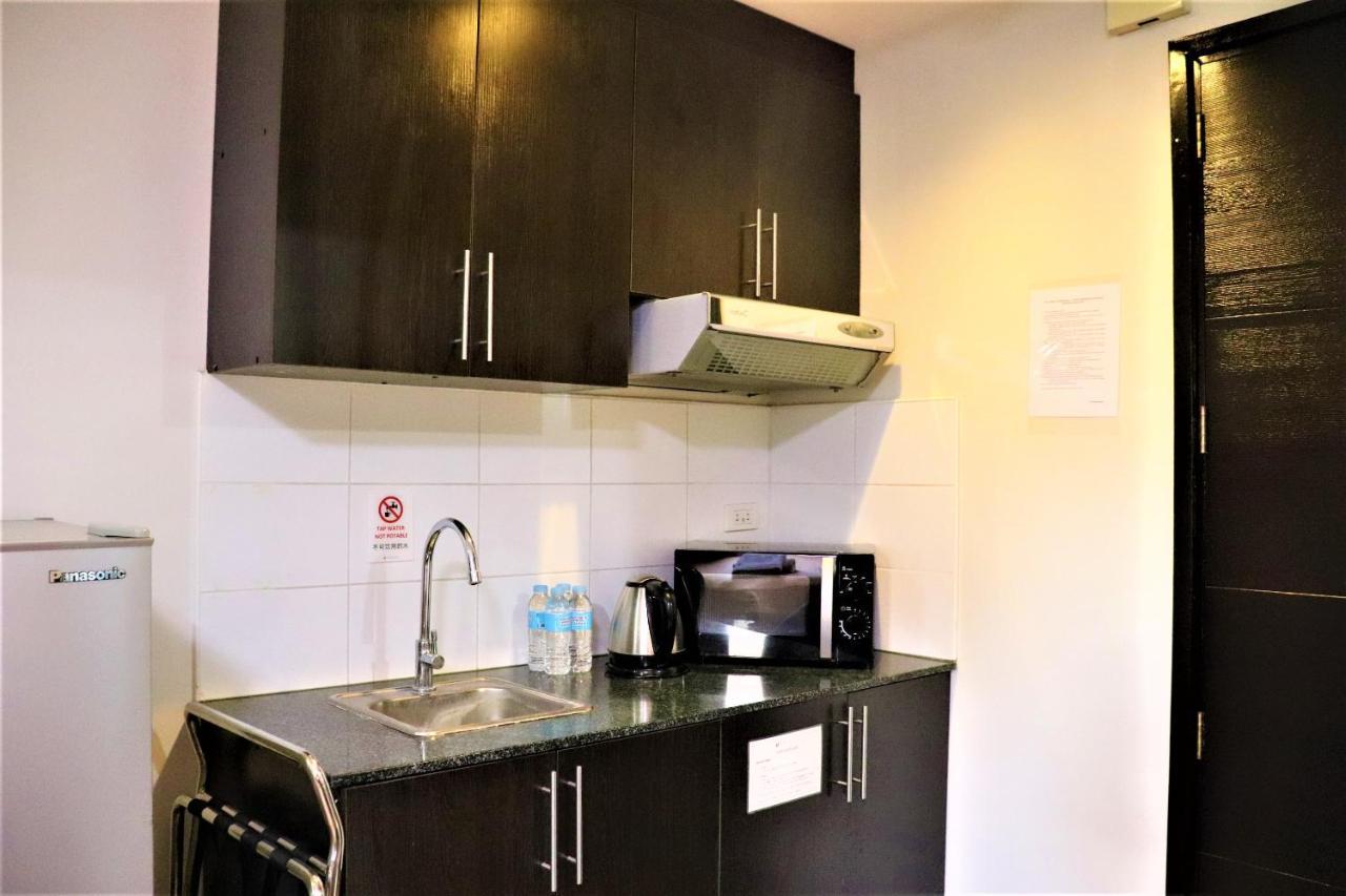 The Studio 18 Residences Manila Esterno foto