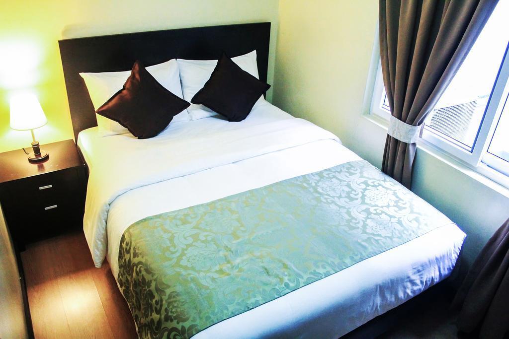 The Studio 18 Residences Manila Esterno foto