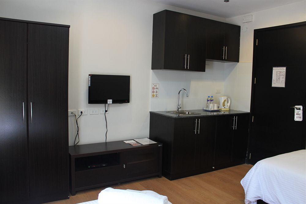 The Studio 18 Residences Manila Esterno foto
