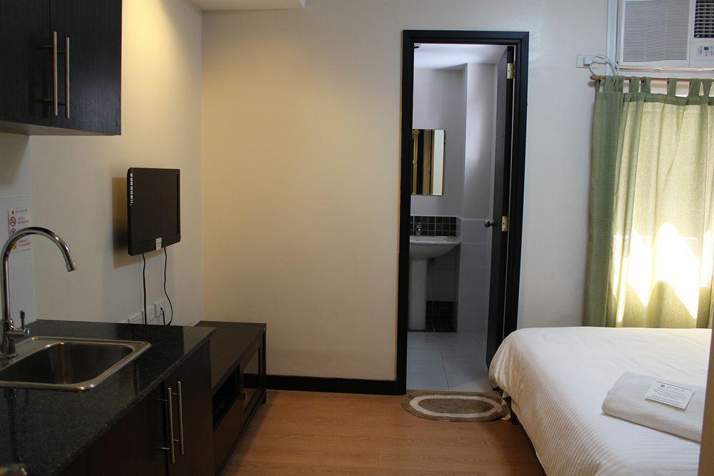 The Studio 18 Residences Manila Esterno foto