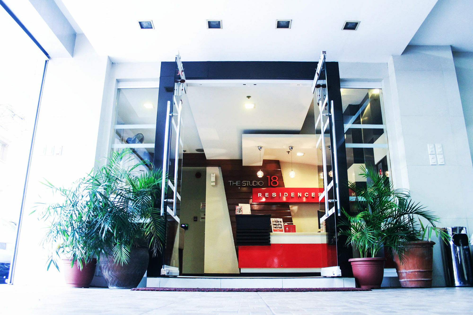 The Studio 18 Residences Manila Esterno foto