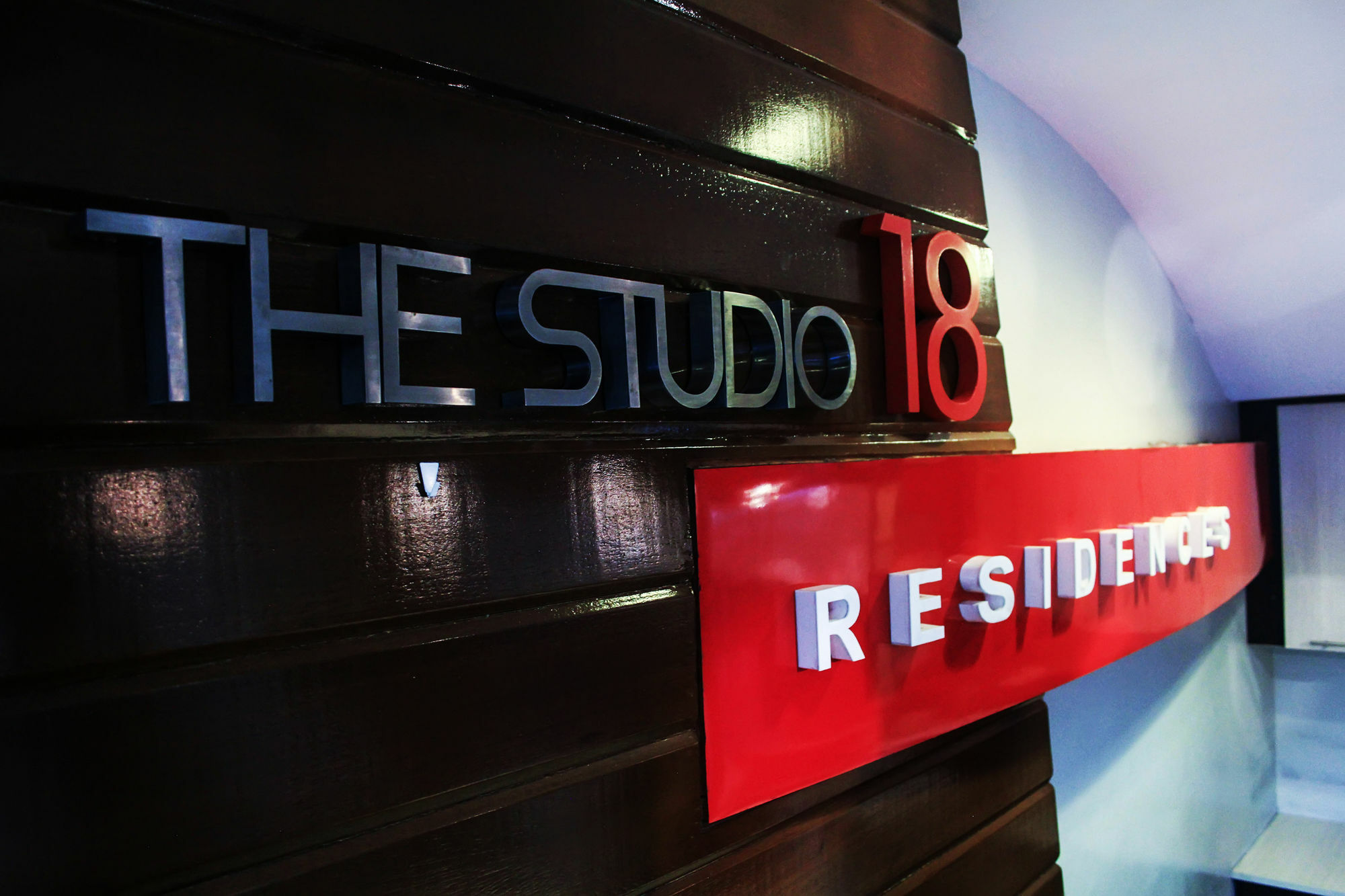 The Studio 18 Residences Manila Esterno foto